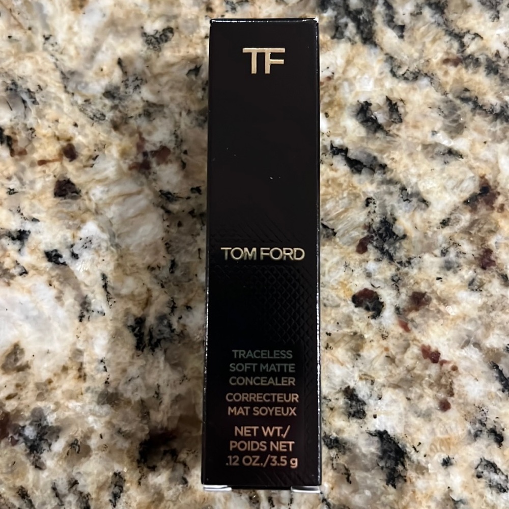 Brand new Tom Ford traceless matte concealer in Taupe. 2W1